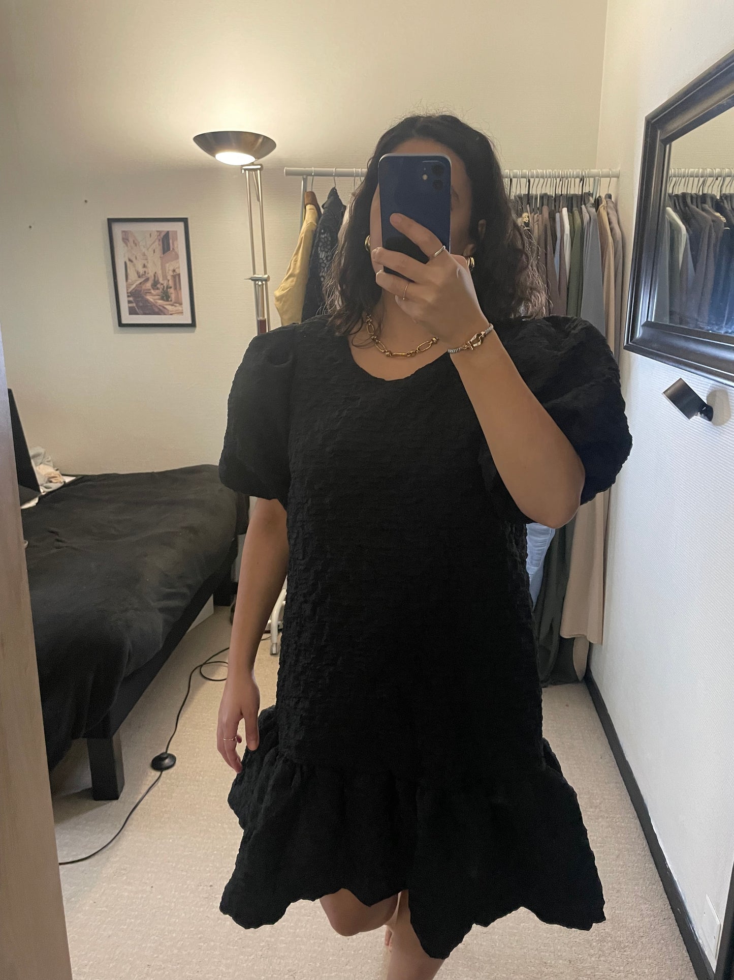 ROBE NOIRE MANCHES BOUFFANTES